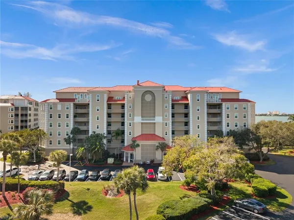 $599,000 | 201 Vintage Bay Drive, Unit B15, Marco Island, FL 34145
