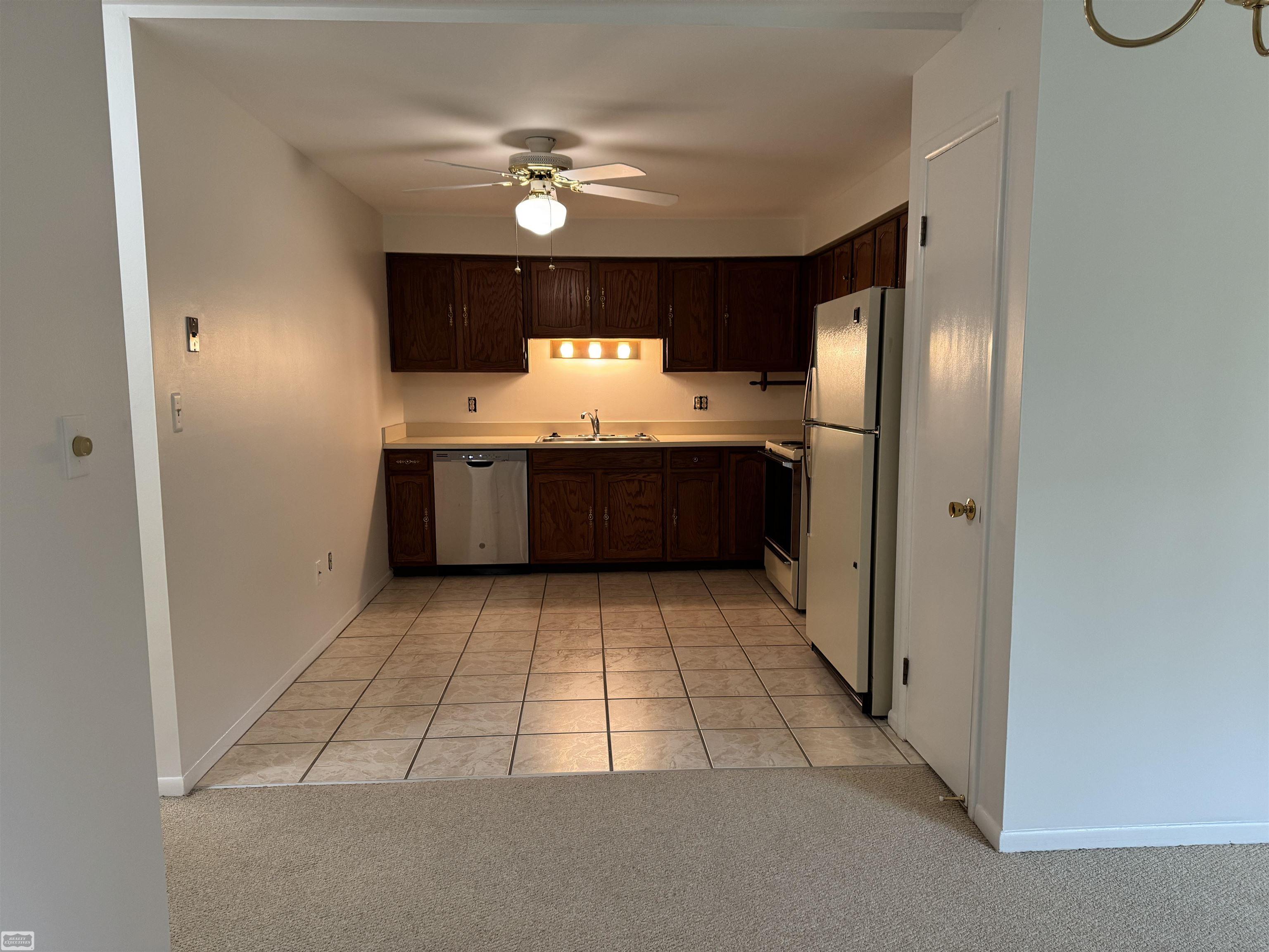 1225 Derby Road Birmingham, MI 48009 - Photo 6 of 21 50193027-3ce8c039-6895-4393-af2f-0aee1429cf8d.JPG
