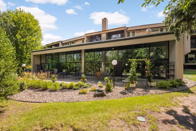 $167,000 | 12600 Parkwood Drive, Unit 307, Burnsville, MN 55337