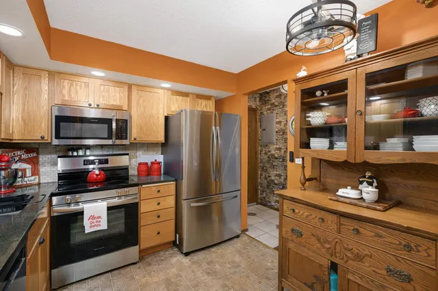 $167,000 | 12600 Parkwood Drive, Unit 307, Burnsville, MN 55337