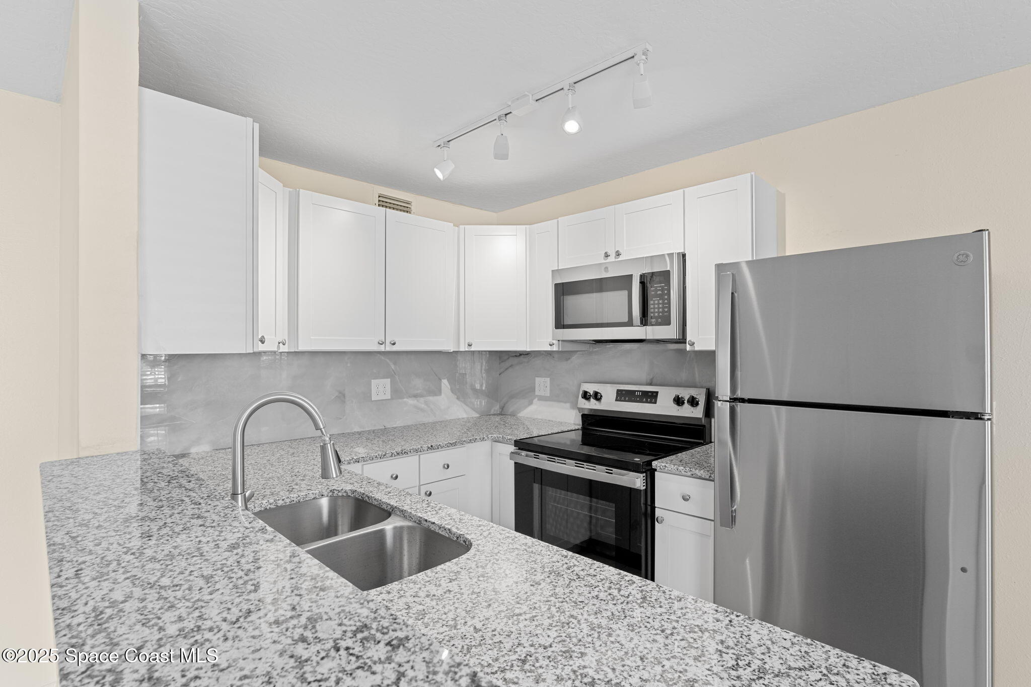 1870 Agora Circle Southeast, Unit 103 Palm Bay, FL 32909 - Photo 11 of 18 Kitchen