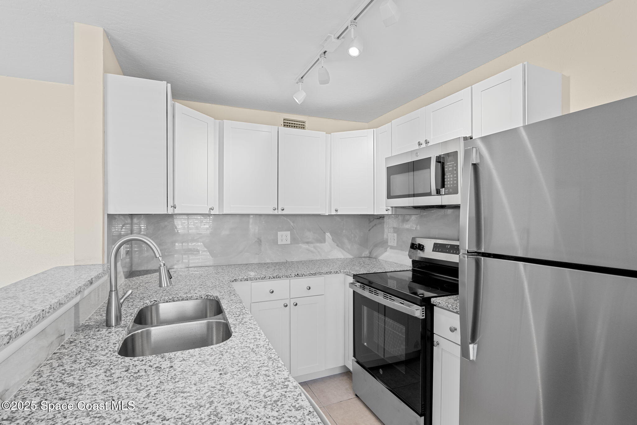 1870 Agora Circle Southeast, Unit 103 Palm Bay, FL 32909 - Photo 10 of 18 Kitchen