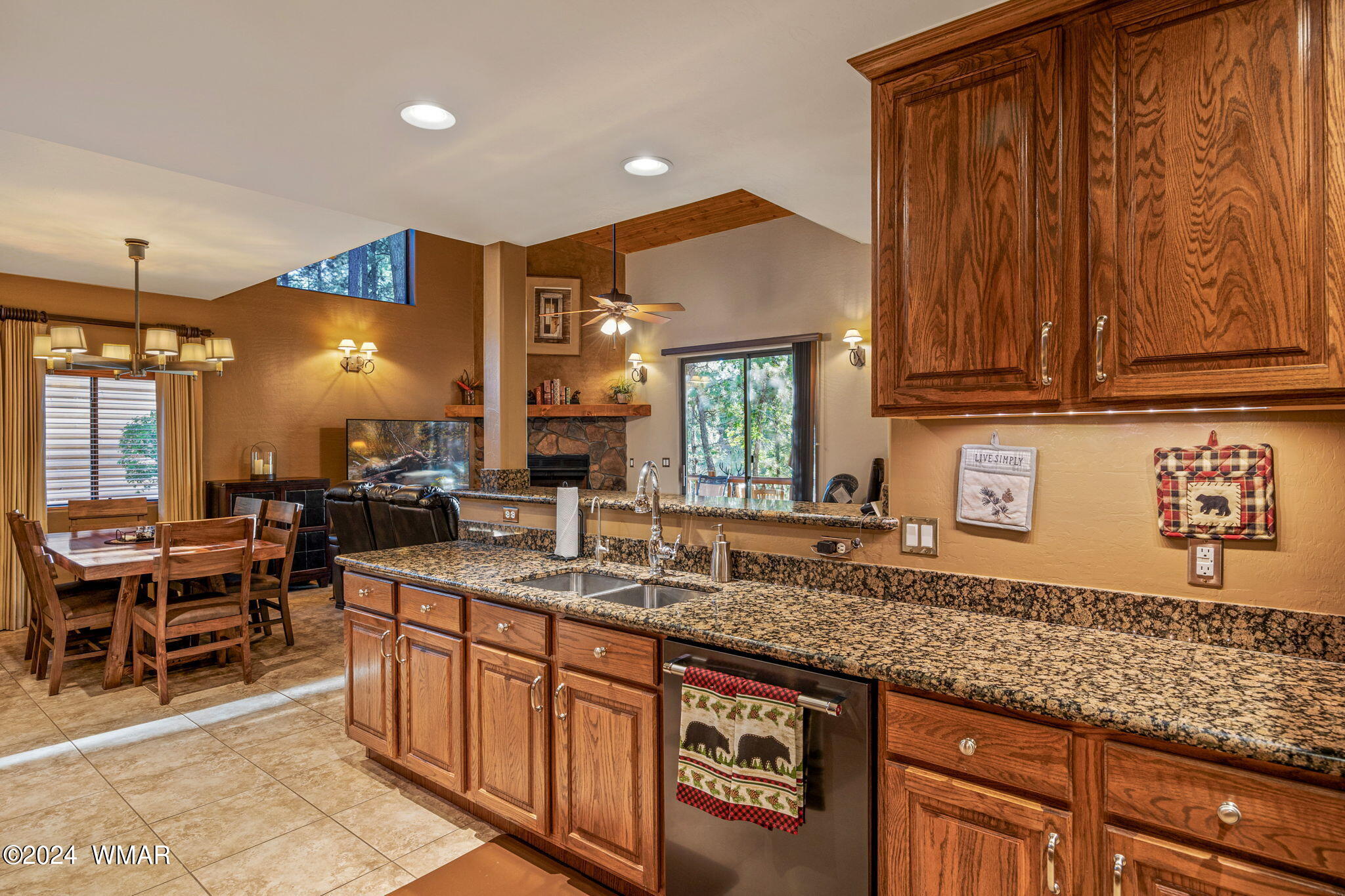 3052 Timber Line Road Pinetop, AZ 85935 - Photo 10 of 43 Kitchen looking into Dining Room
