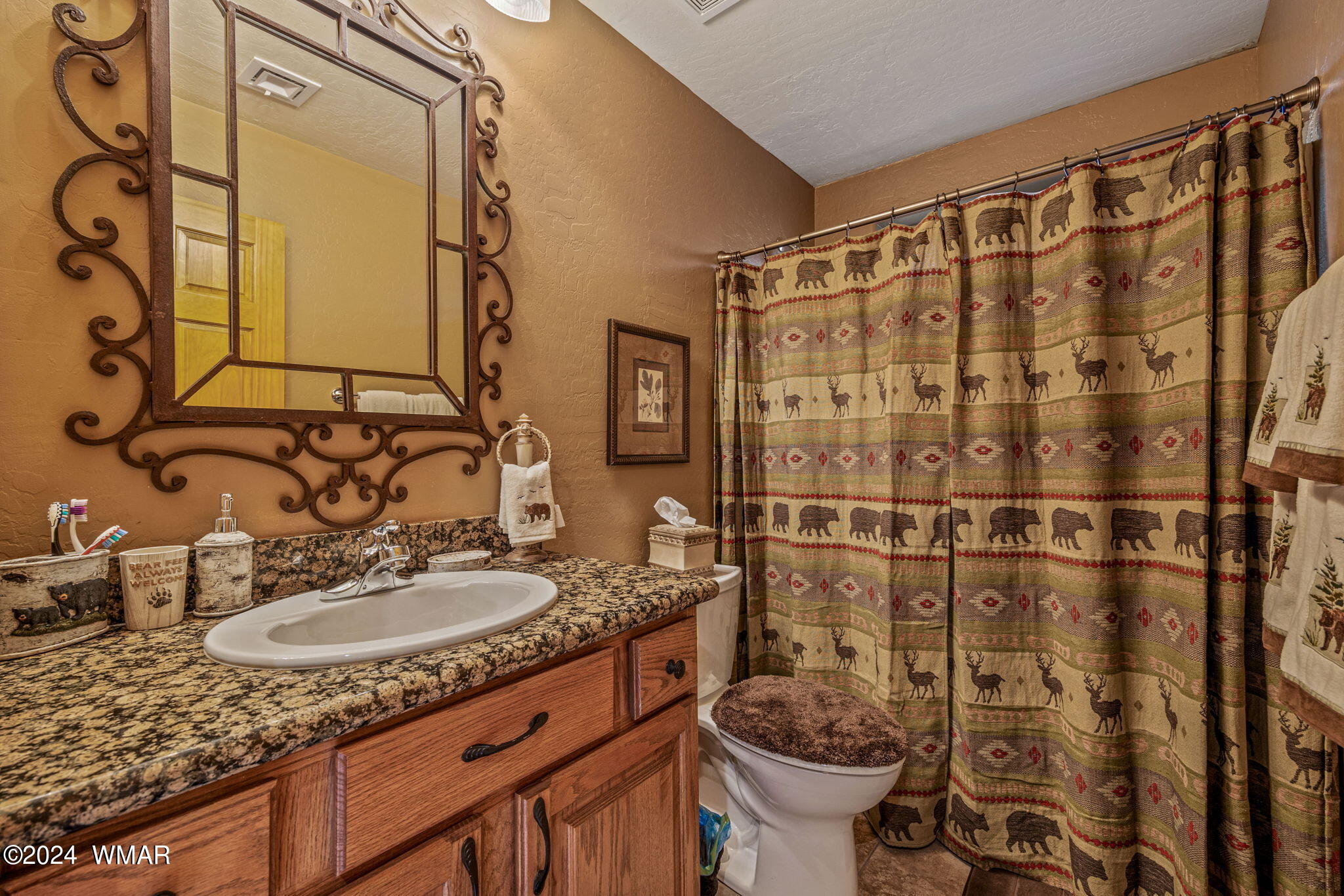 3052 Timber Line Road Pinetop, AZ 85935 - Photo 21 of 43 Bathroom main floor