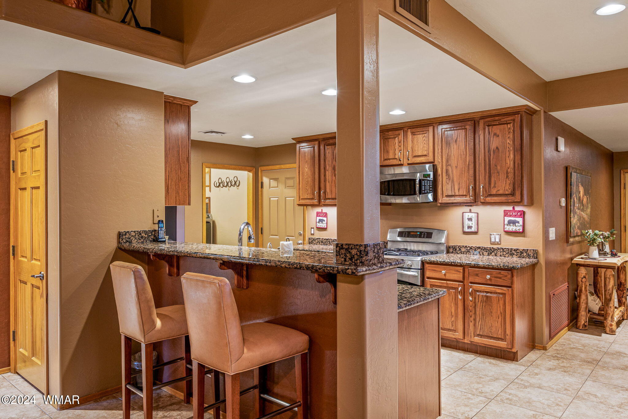 3052 Timber Line Road Pinetop, AZ 85935 - Photo 8 of 43 Breakfast Bar in Kitchen