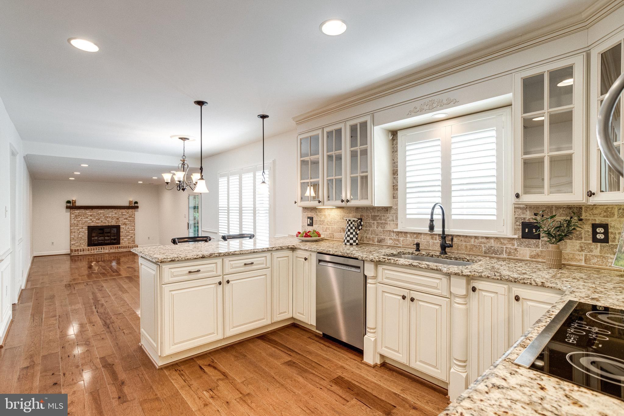 8325 Lindside Way Springfield, VA 22153 - Photo 12 of 63 Gourmet kitchen with style and function