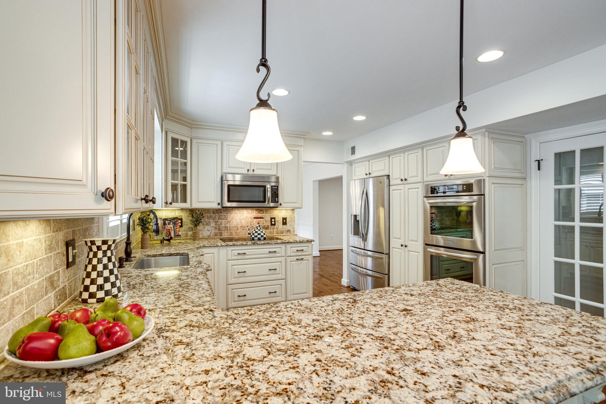 8325 Lindside Way Springfield, VA 22153 - Photo 15 of 63 Stainless steel appliances and custom cabinetry