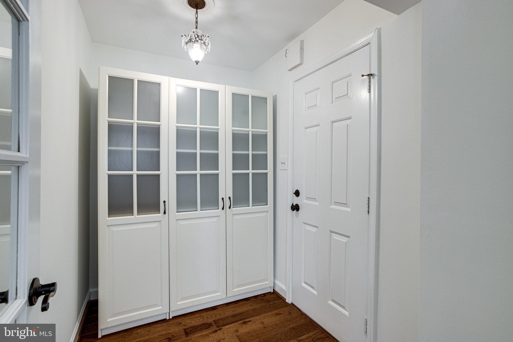 8325 Lindside Way Springfield, VA 22153 - Photo 19 of 63 Butler's pantry or mudroom