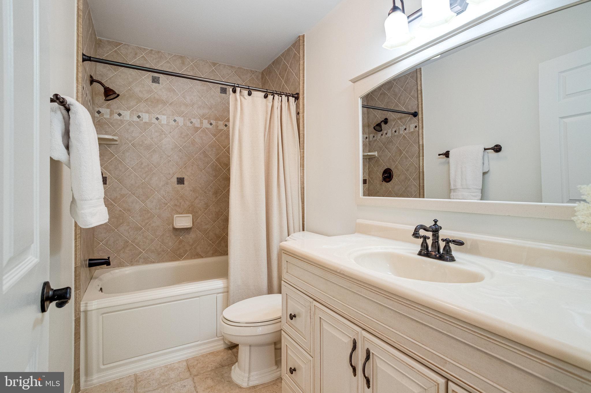 8325 Lindside Way Springfield, VA 22153 - Photo 32 of 63 Hall bath with jetted tub/shower combination