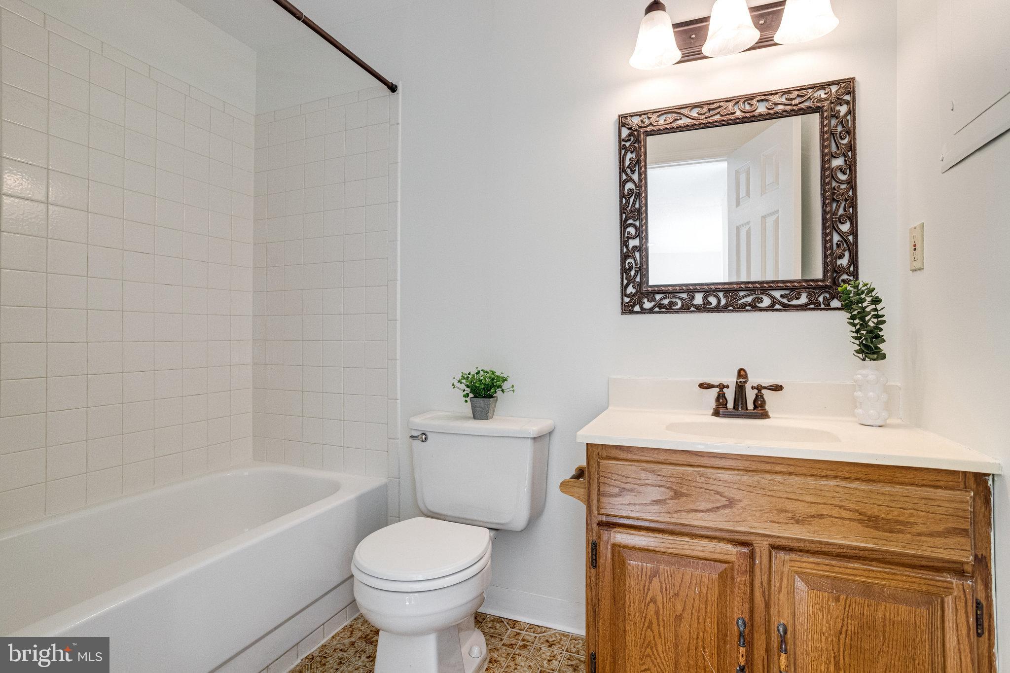 8325 Lindside Way Springfield, VA 22153 - Photo 42 of 63 Convenient full bath with tub/shower combination