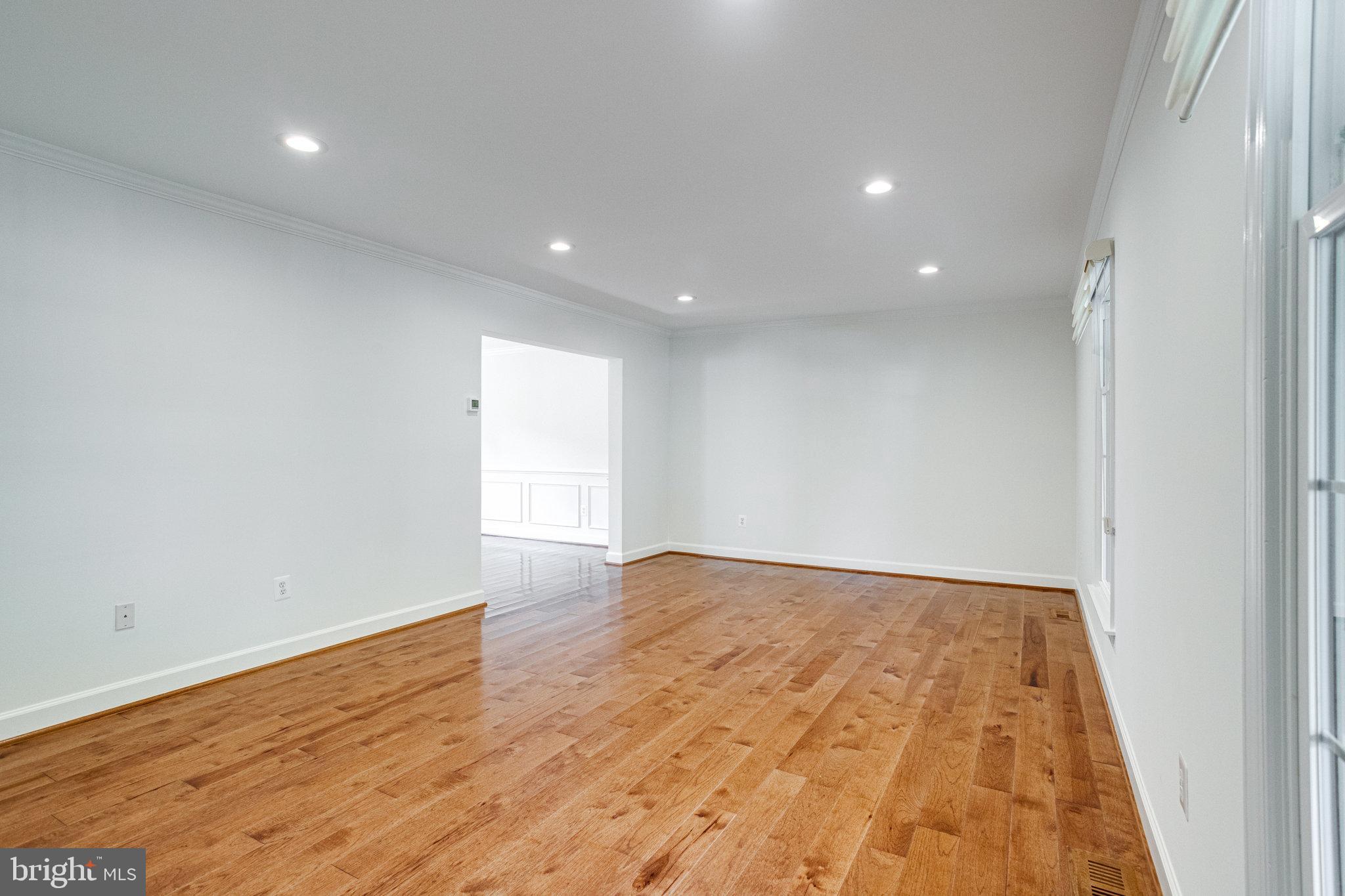 8325 Lindside Way Springfield, VA 22153 - Photo 6 of 63 Generously sized living room