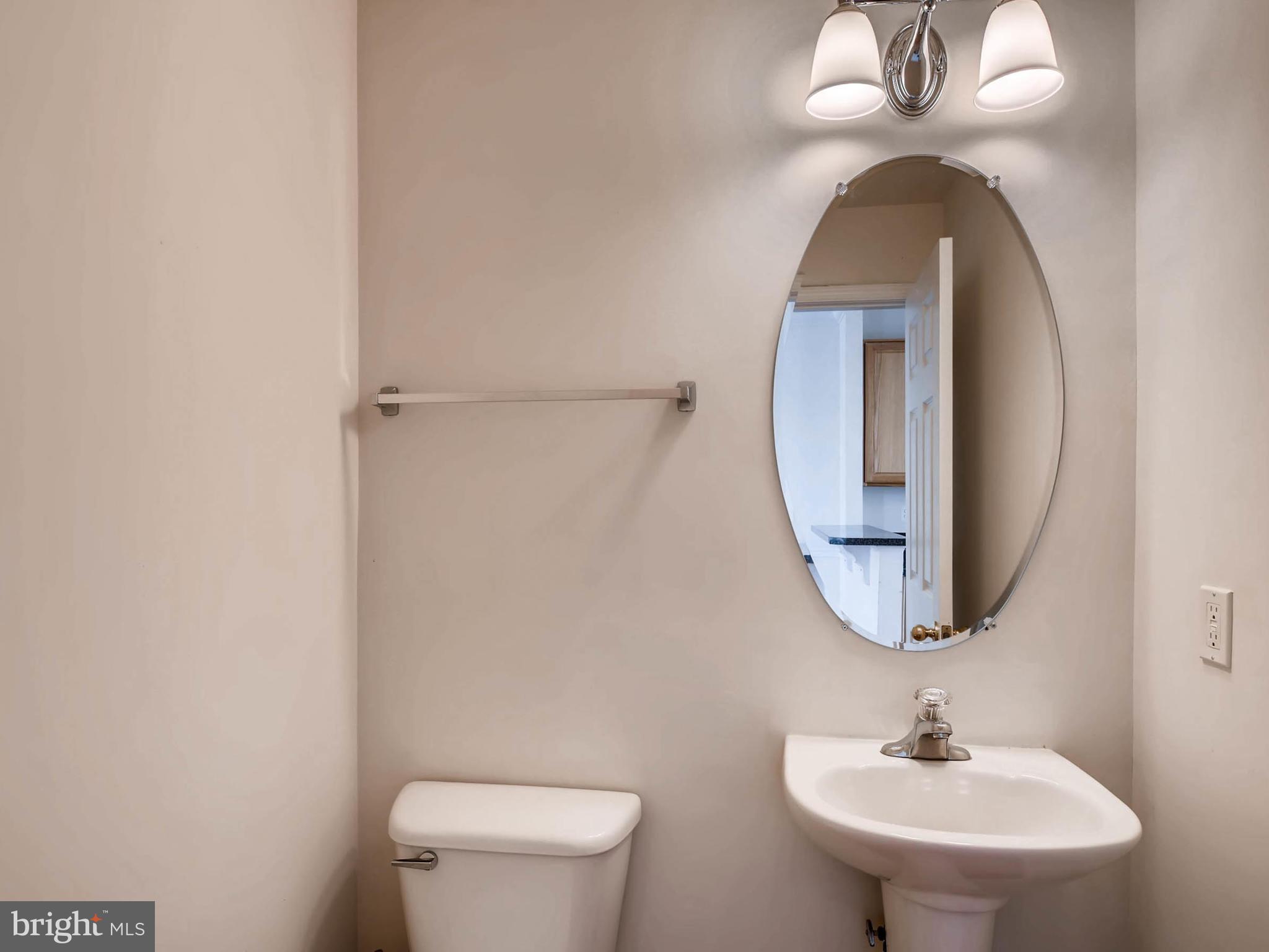 12 South Exeter Street, Unit 140 Baltimore, MD 21202 - Photo 14 of 25 Bath