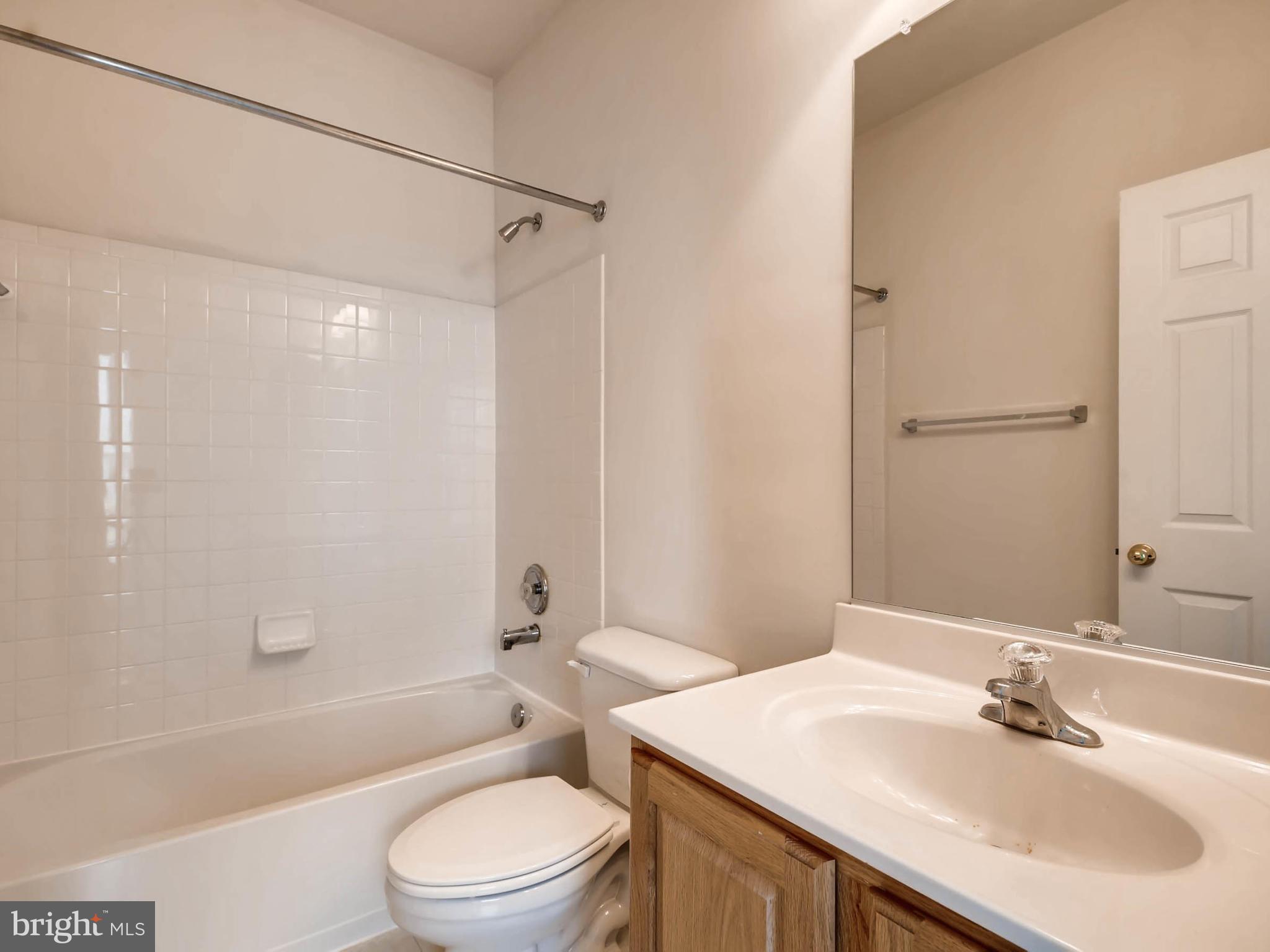 12 South Exeter Street, Unit 140 Baltimore, MD 21202 - Photo 20 of 25 Bath