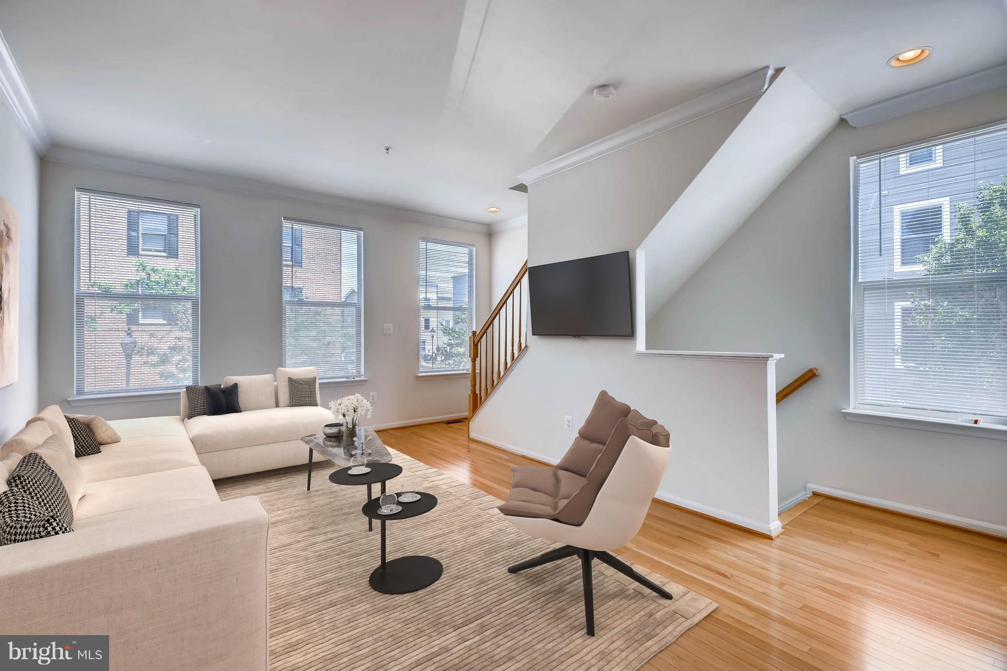 12 South Exeter Street, Unit 140 Baltimore, MD 21202 - Photo 6 of 25 Living Room