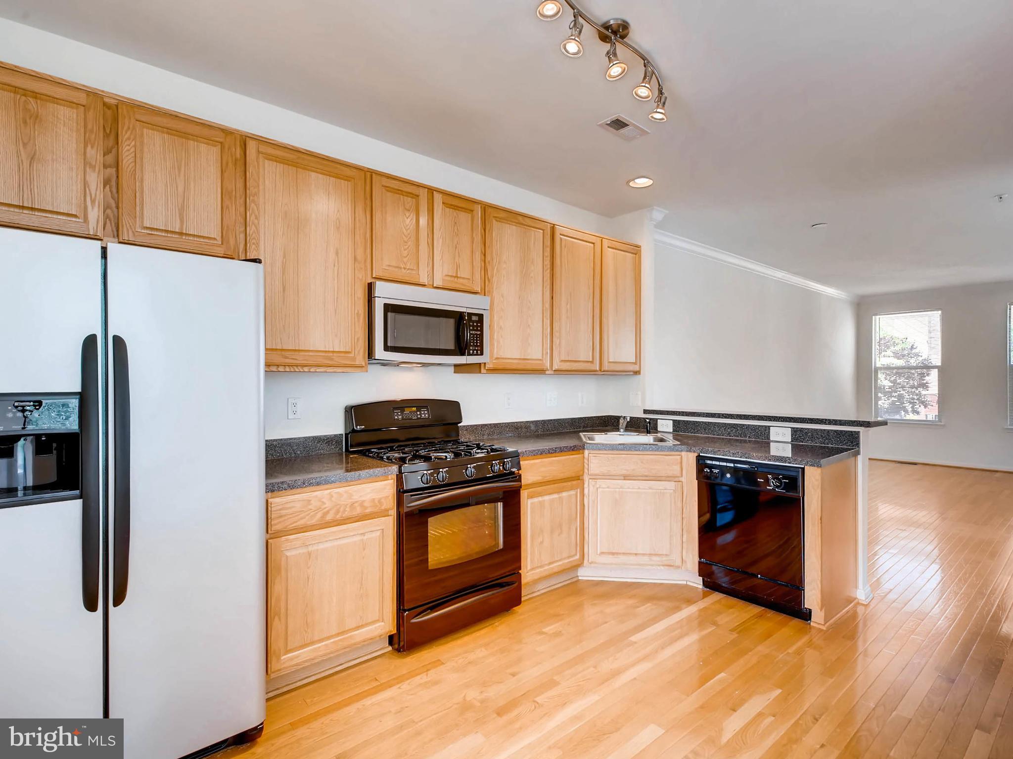 12 South Exeter Street, Unit 140 Baltimore, MD 21202 - Photo 10 of 25 Kitchen