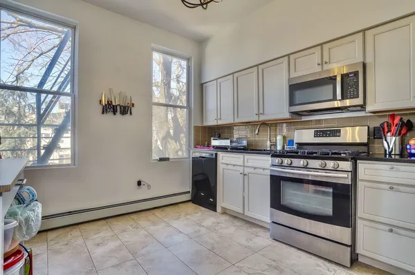 $3,400 | 169 Ogden Avenue, Unit 2, Jersey City, NJ 07307