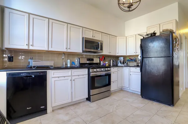 $3,400 | 169 Ogden Avenue, Unit 2, Jersey City, NJ 07307