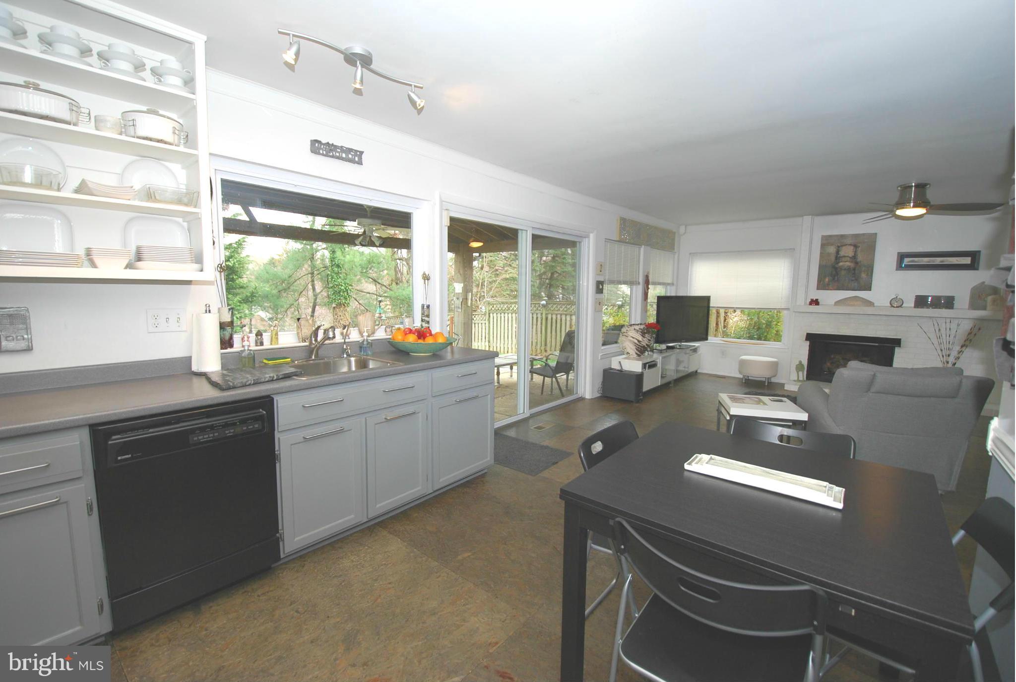 18921 Glendower Road Gaithersburg, MD 20879 - Photo 4 of 28 Kitchen