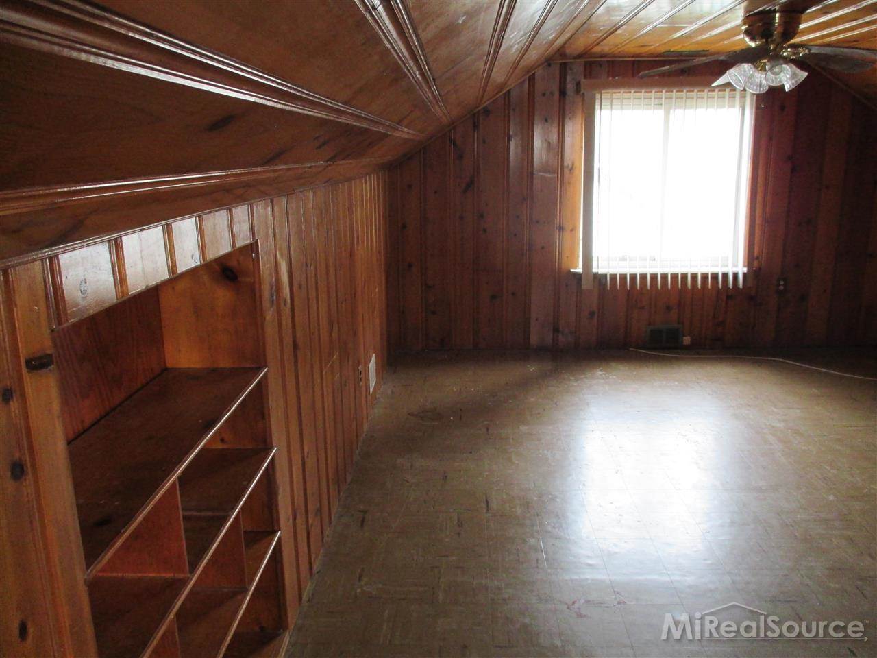 21821 Rausch Avenue Eastpointe, MI 48021 - Photo 6 of 15 31192182-5.JPG