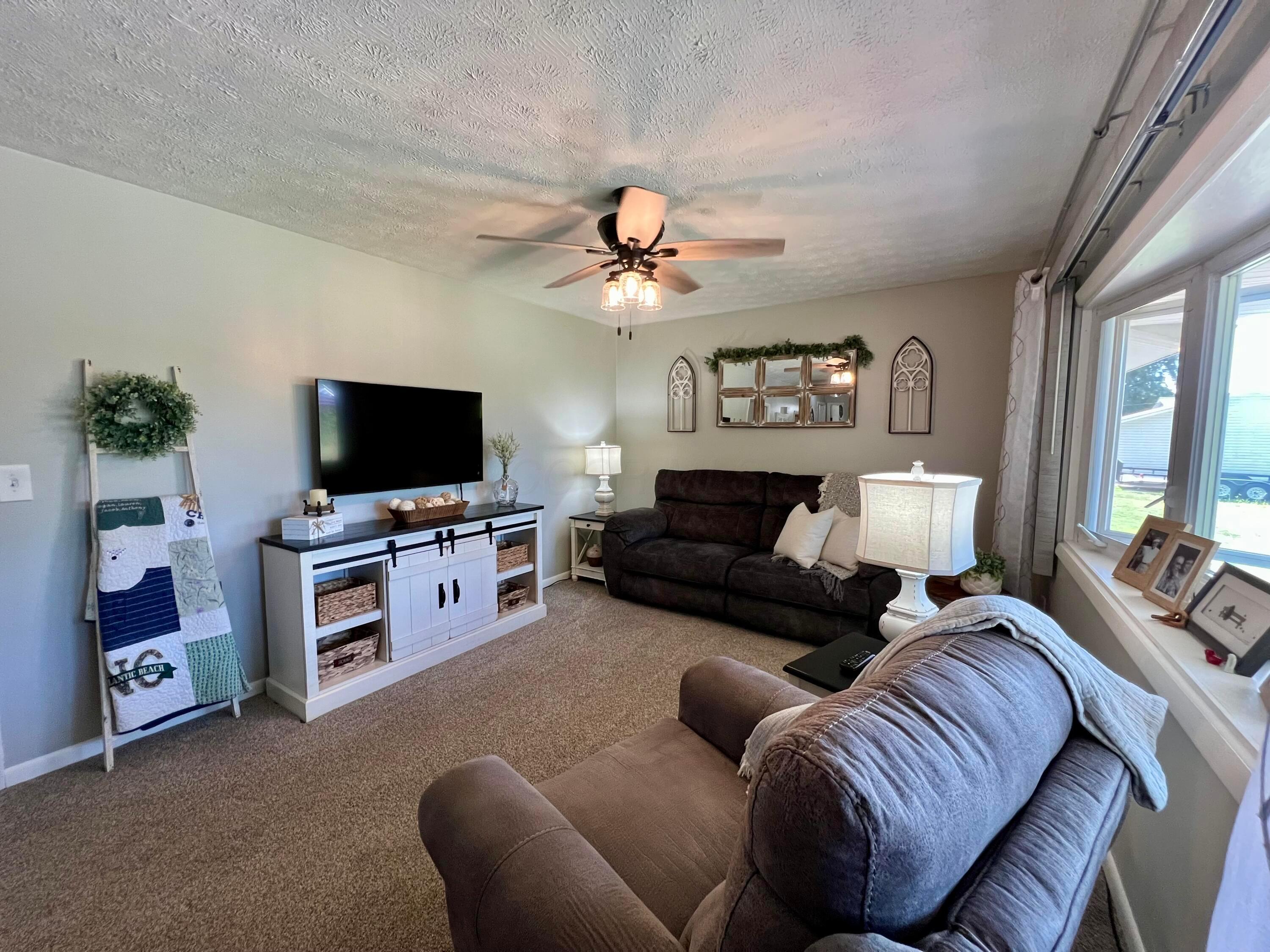 5368 Hopewell Church Road Southwest Lancaster, OH 43130 - Photo 7 of 41 Living Room