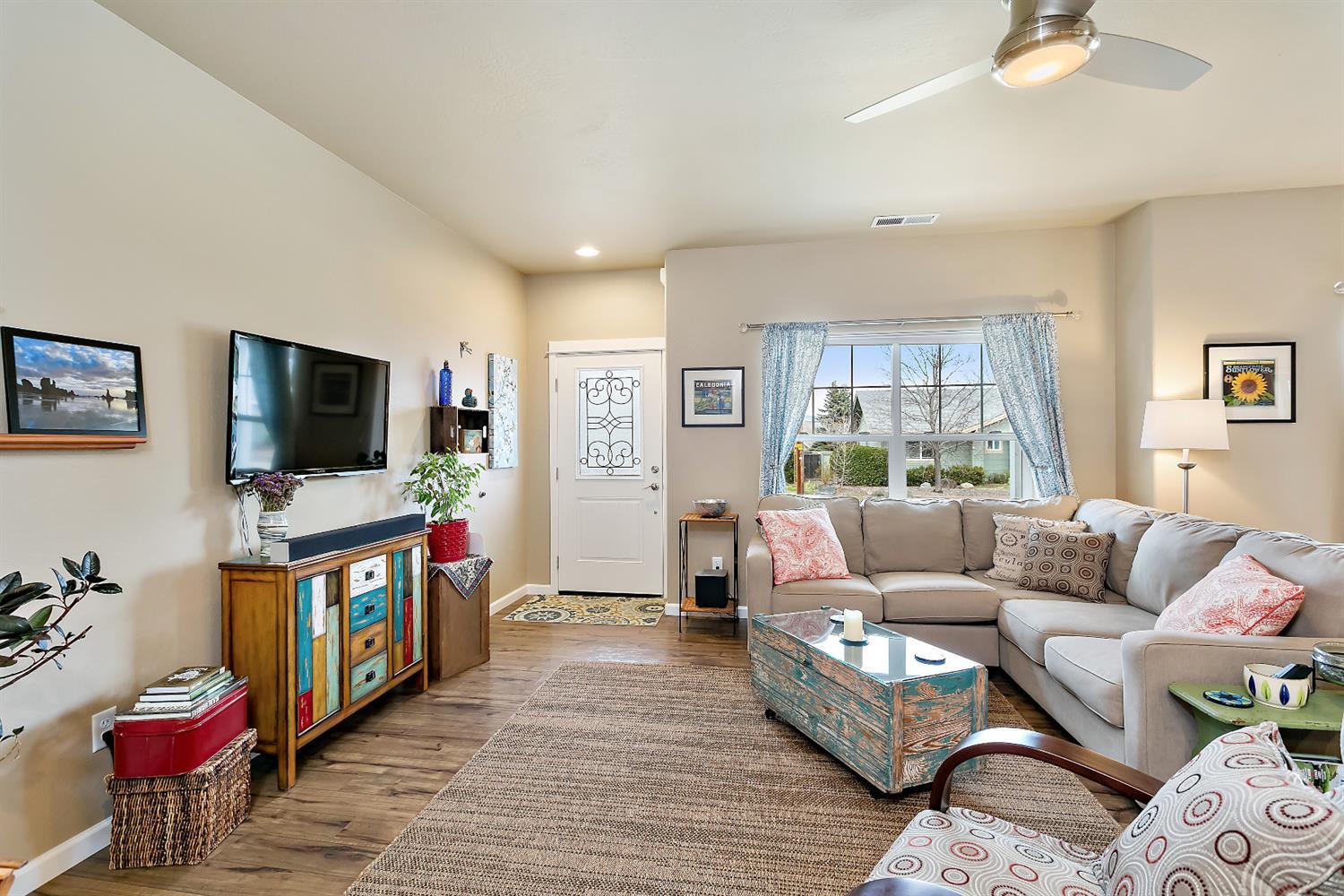 118 Suncrest Road Talent, OR 97540 - Photo 3 of 23 Light-filled home with 9' ceilings.