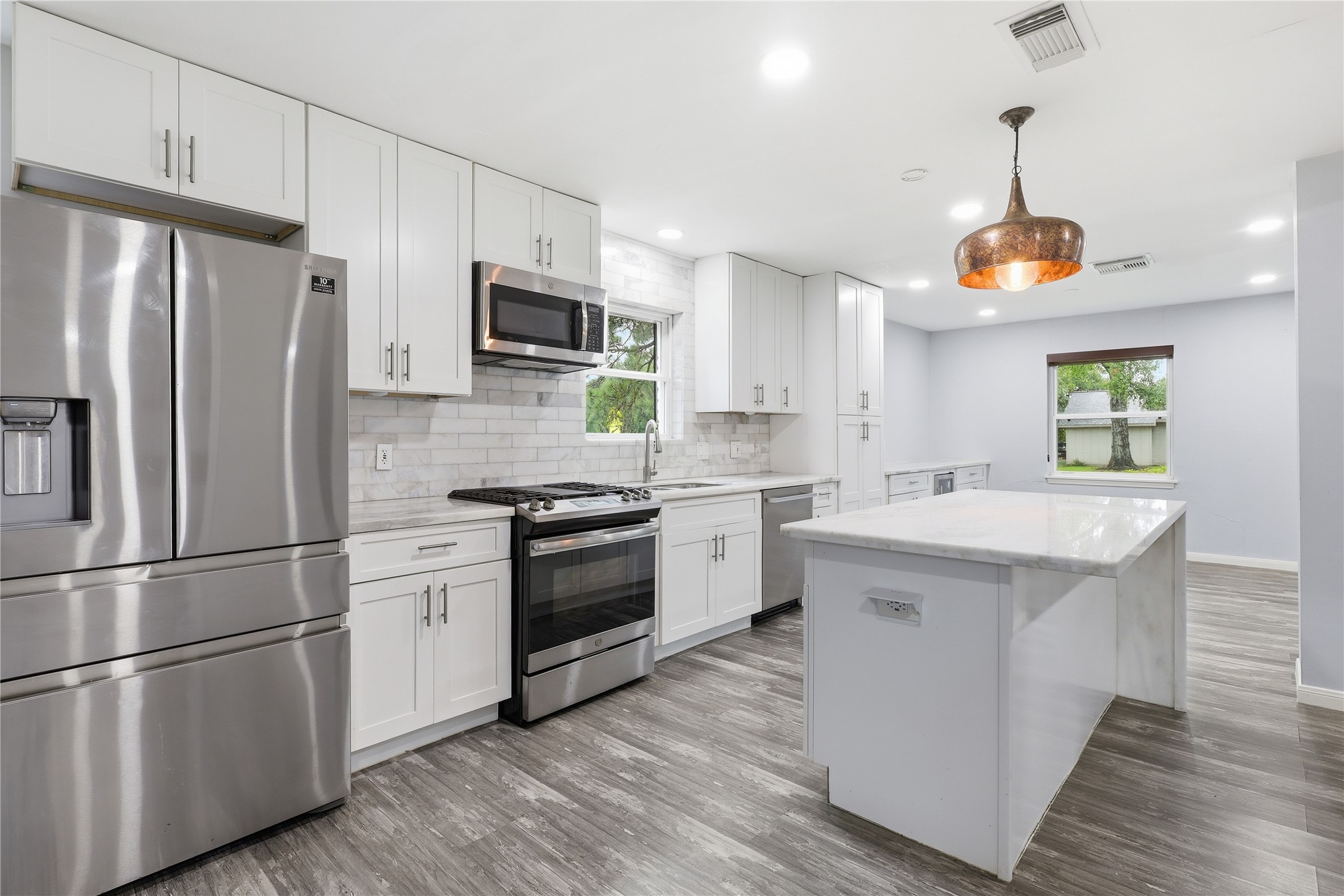 5347 Rutherglenn Drive Houston, TX 77096 - Photo 6 of 21 Gallery Image 6