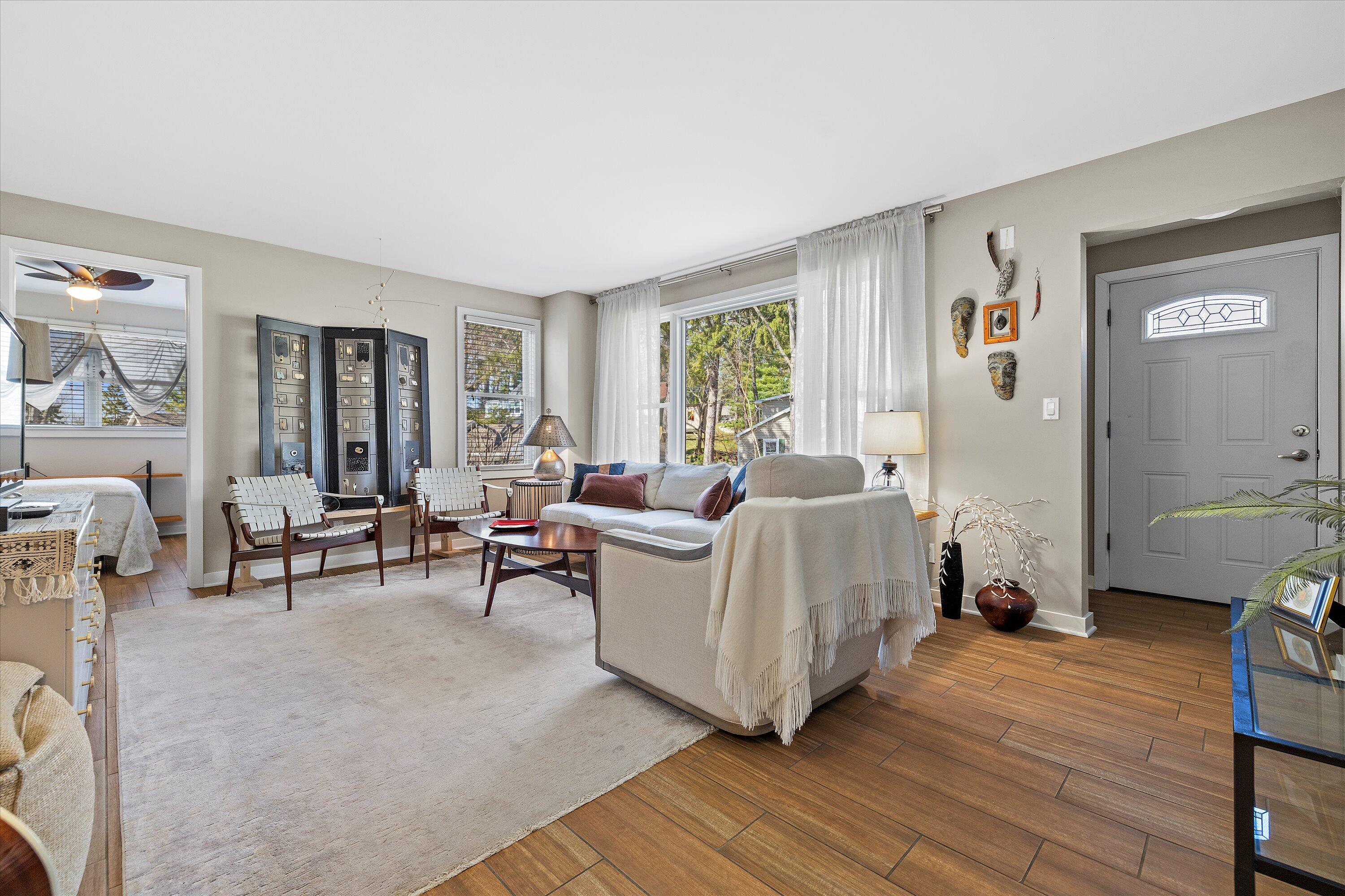 523 Valley Road Twin Lakes, WI 53181 - Photo 12 of 35 Living Room
