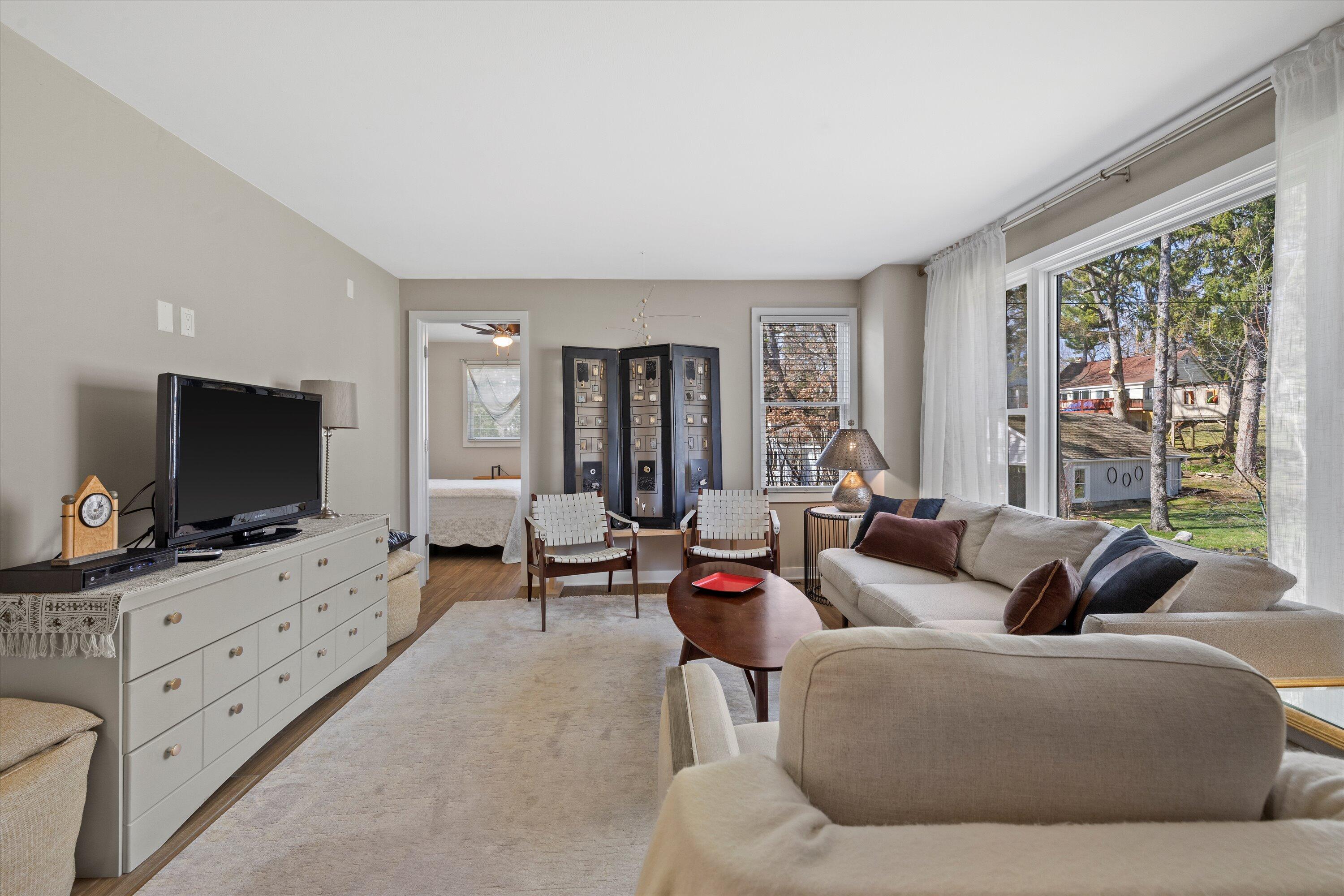 523 Valley Road Twin Lakes, WI 53181 - Photo 14 of 35 Living Room