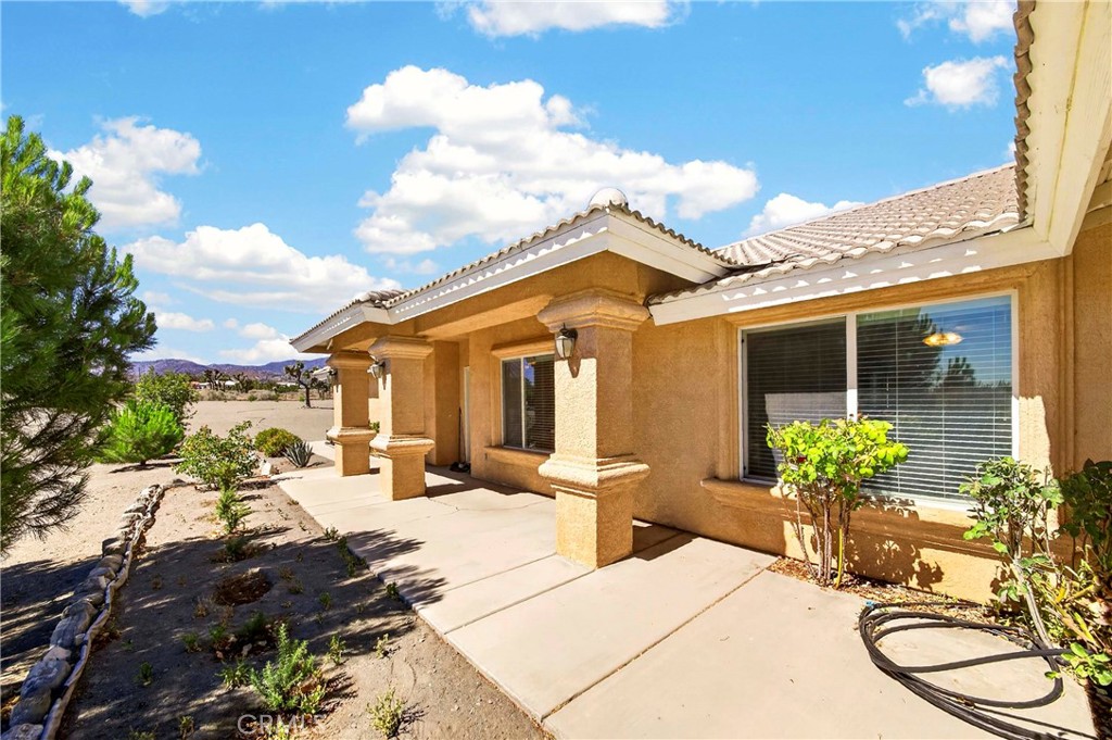 10624 Nugget Road Phelan, CA 92371 - Photo 7 of 70