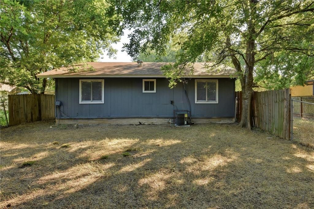 2311 Teri Road, Unit B Austin, TX 78744 - Photo 22 of 25 a backyard of a house
