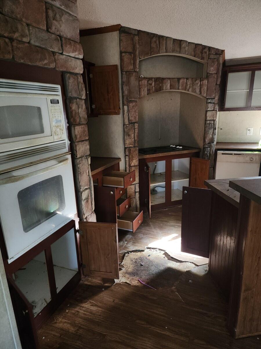 554 Ray Simerly Road Hampton, TN 37658 - Photo 11 of 20 554 Ray Simerly (8)