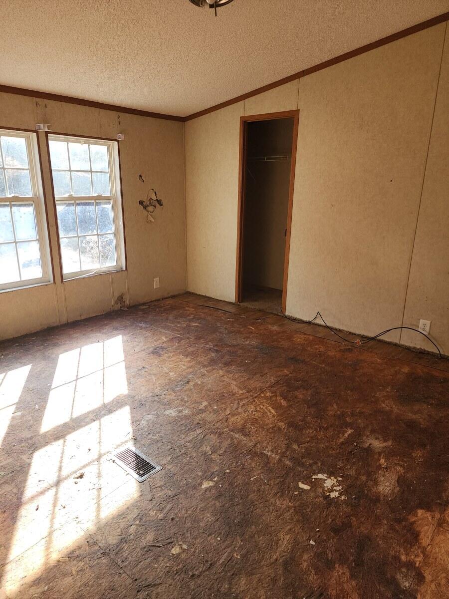 554 Ray Simerly Road Hampton, TN 37658 - Photo 16 of 20 554 Ray Simerly (14)