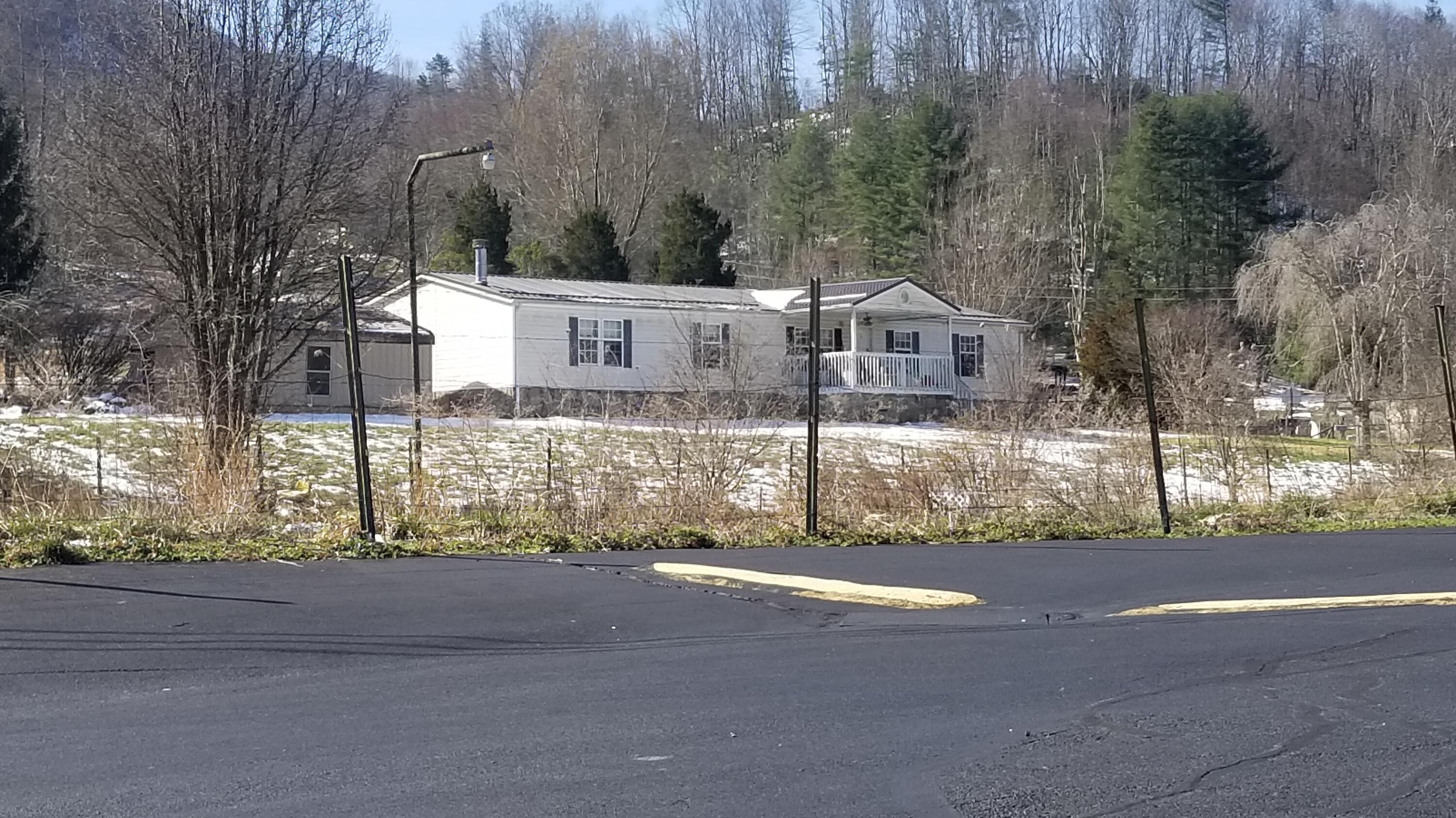 554 Ray Simerly Road Hampton, TN 37658 - Photo 2 of 20 554 Ray Simerly (2)