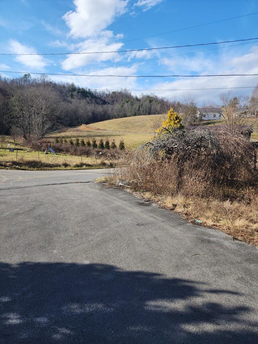 554 Ray Simerly Road Hampton, TN 37658 - Photo 5 of 20 554 Ray Simerly (20)