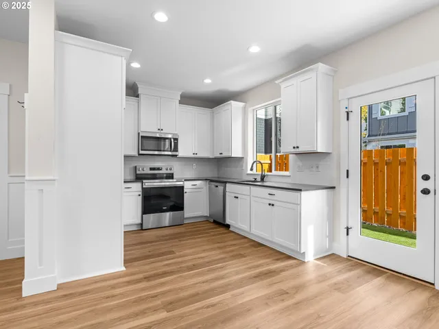 $399,900 | 7468 North Polk Avenue, Portland, OR 97203