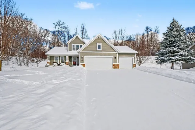 $699,000 | 2612 Orange Court Southeast, Grand Rapids, MI 49546