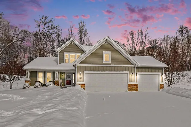 $699,000 | 2612 Orange Court Southeast, Grand Rapids, MI 49546