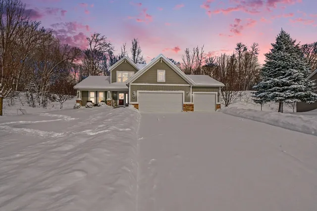 $699,000 | 2612 Orange Court Southeast, Grand Rapids, MI 49546