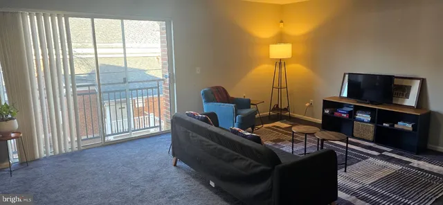 $2,400 | 934 Bay Ridge Avenue, Unit 208, Annapolis, MD 21403