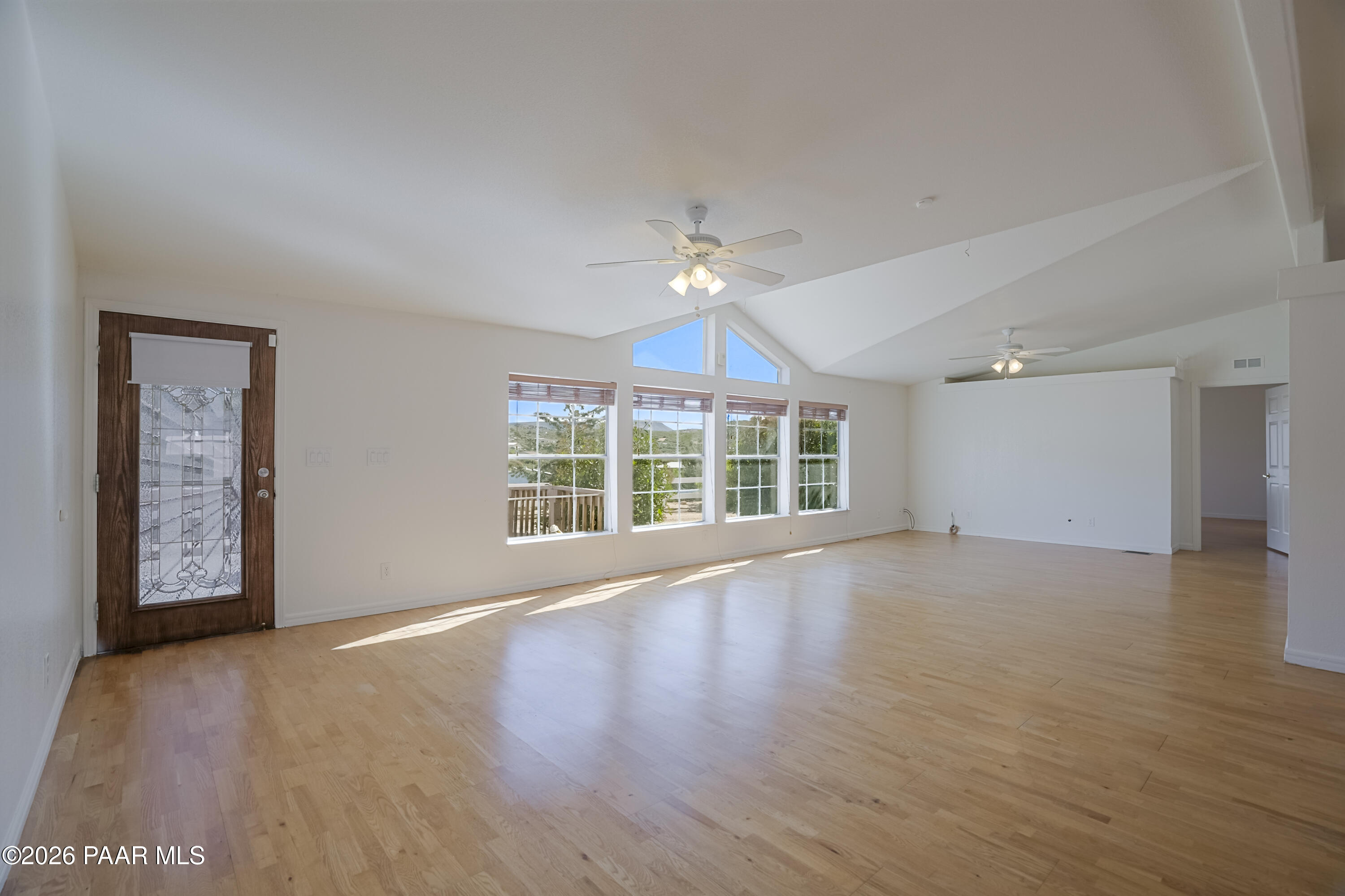 1699 Trinity Lane Dewey, AZ 86327 - Photo 12 of 45 Living Room