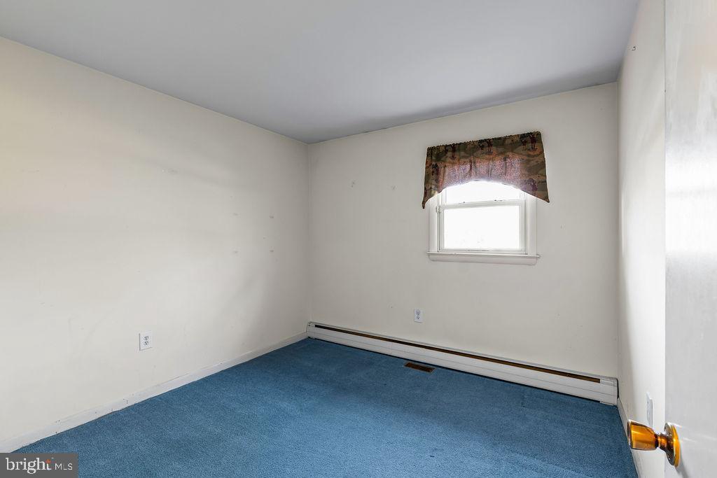 577 Brock Bridge Road Laurel, MD 20724 - Photo 16 of 41 an empty room with a window