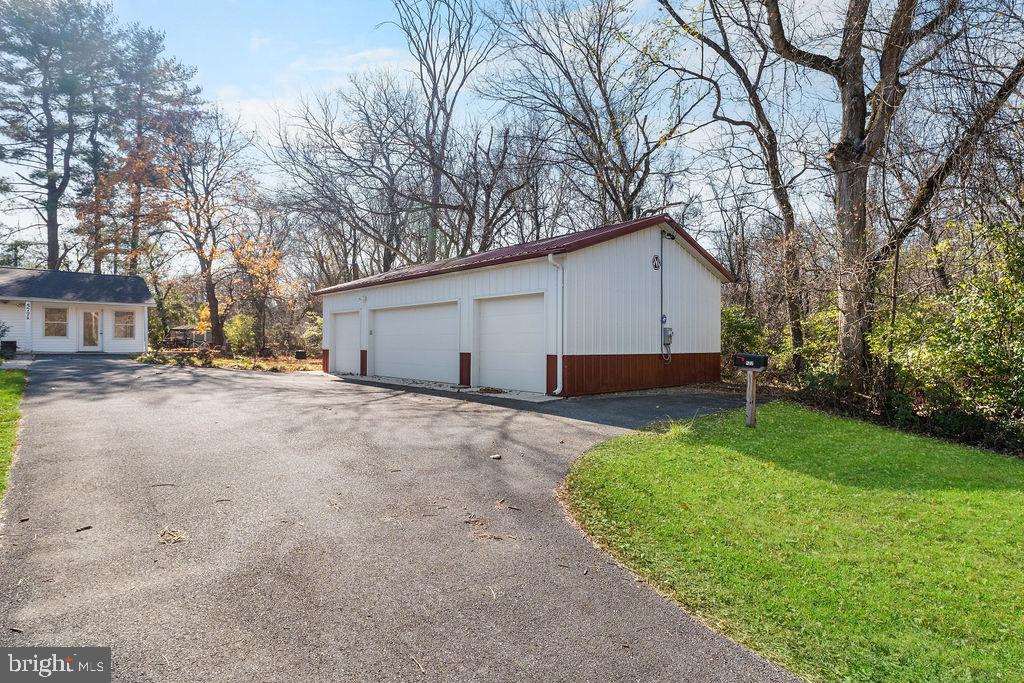 577 Brock Bridge Road Laurel, MD 20724 - Photo 3 of 41 HUGE 4+ Detached Car garage with Electric!