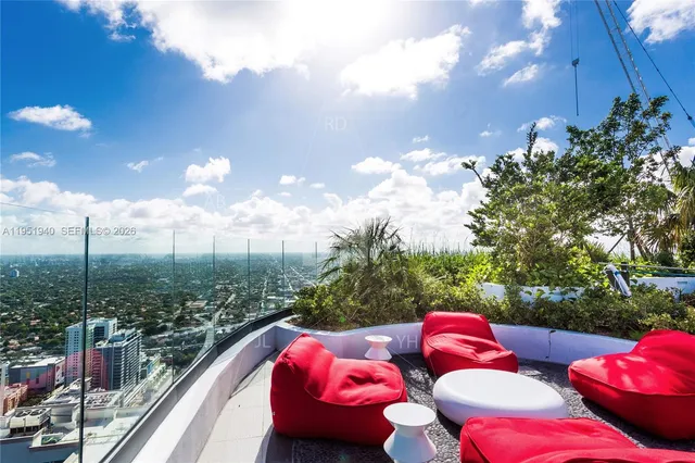 $6,000 | 45 Southwest 9th Street, Unit 1603, Miami, FL 33130