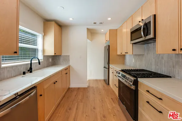 $7,250 | 1405 North Coronado Street, Los Angeles, CA 90026