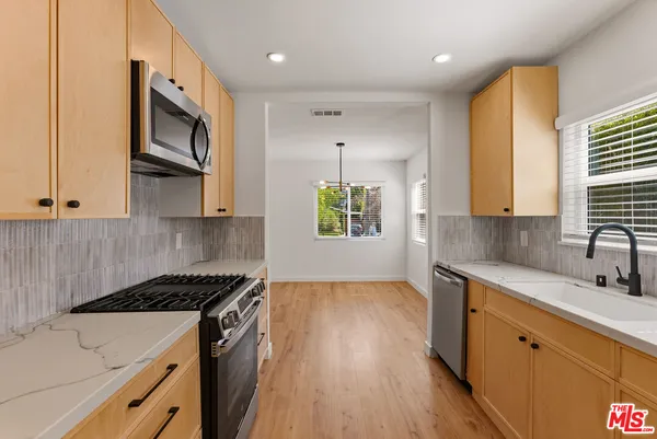$7,250 | 1405 North Coronado Street, Los Angeles, CA 90026