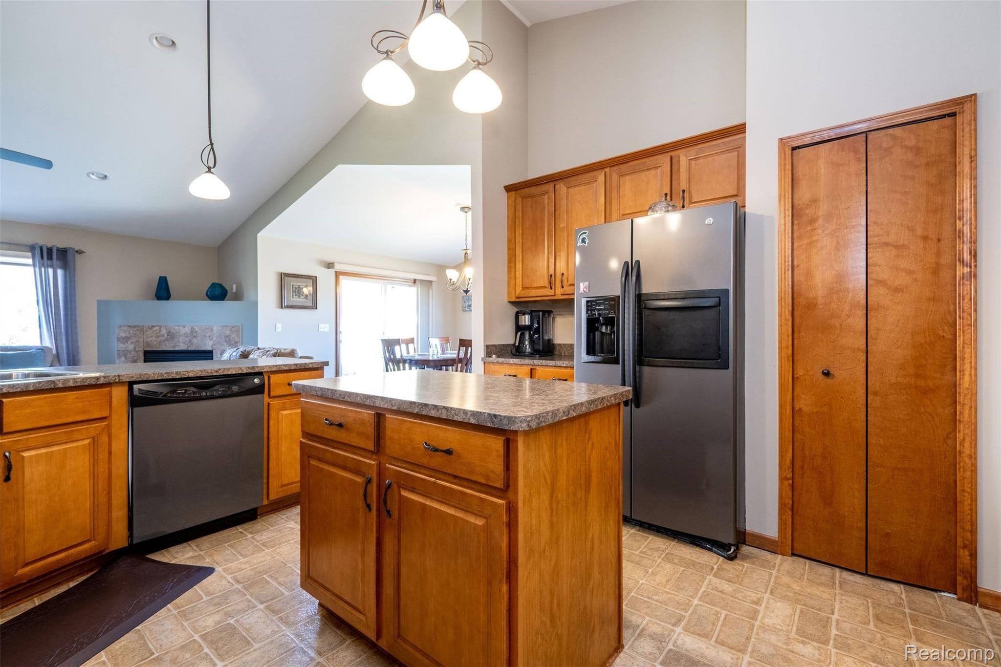 16059 Moore Park Road Macomb, MI 48044 - Photo 15 of 54 16059 Moore Park Rd (18 of 55).jpg