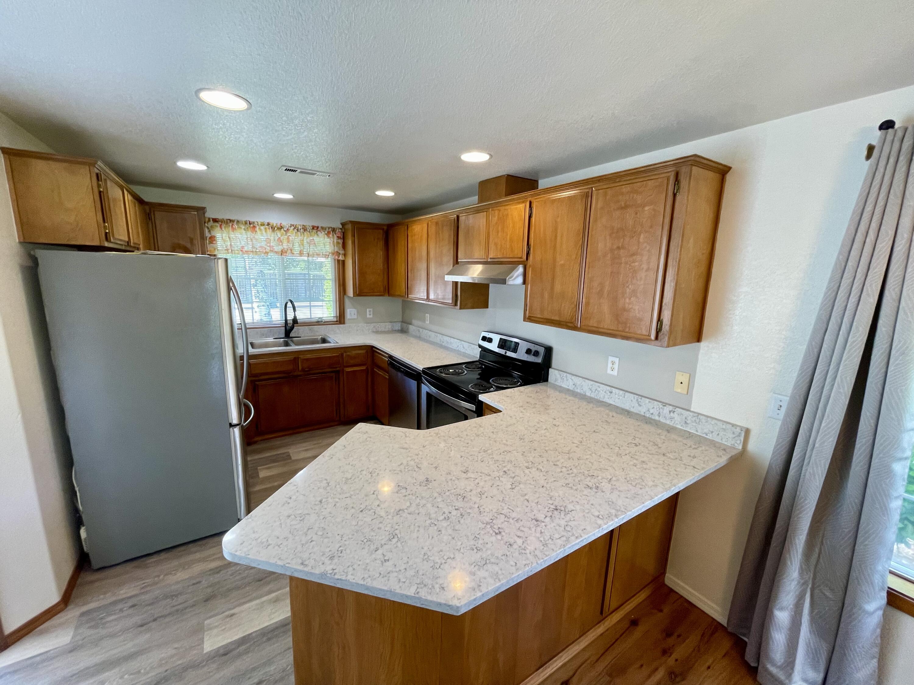 519 Mace Road Medford, OR 97501 - Photo 3 of 15 IMG_1778