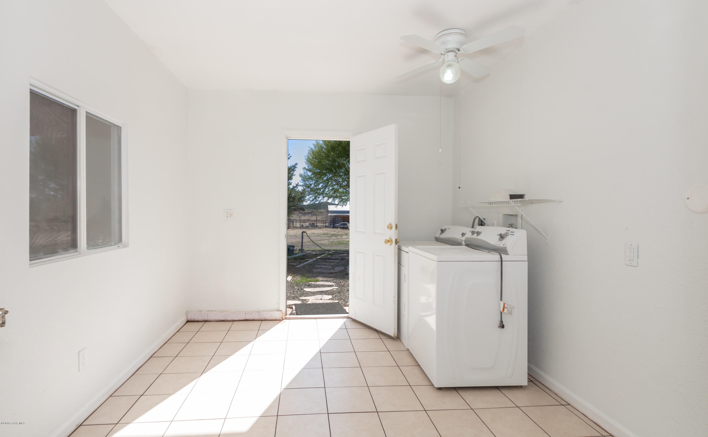 22295 North Docs Road Paulden, AZ 86334 - Photo 15 of 23 Laundry And Mud Room