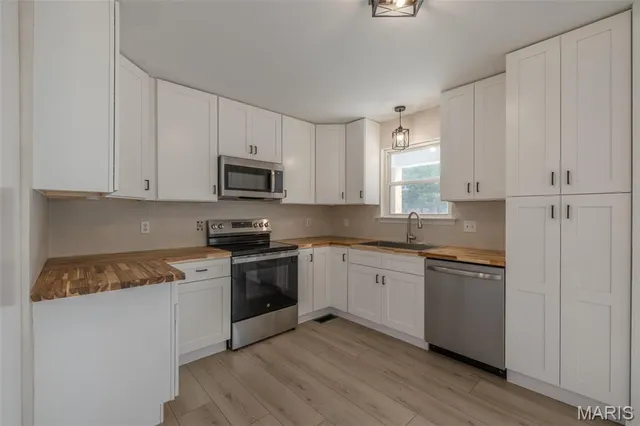 $399,000 | 143 Bear Creek Trail, Truxton, MO 63381