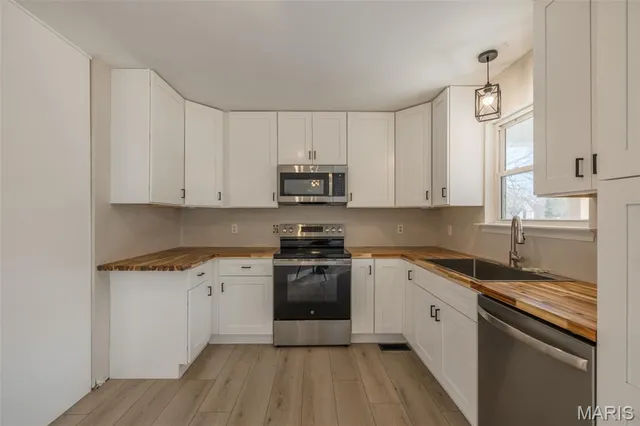 $399,000 | 143 Bear Creek Trail, Truxton, MO 63381